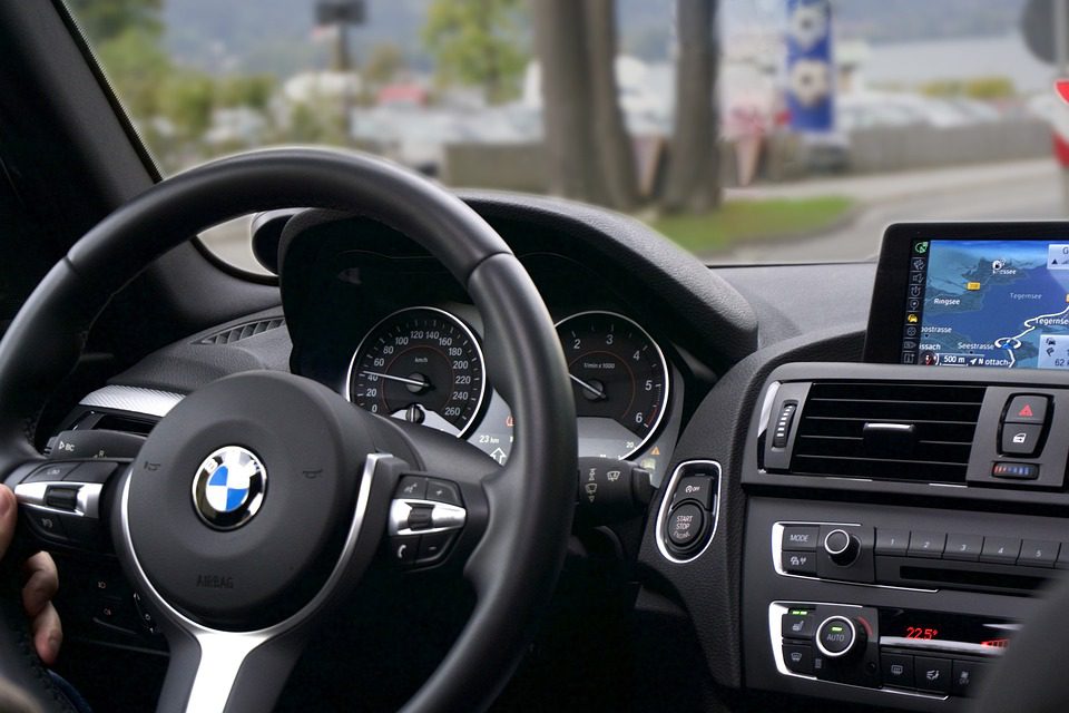 BMW invierte $1,700 millones de dólares vehículos eléctricos y baterías en EE.UU.