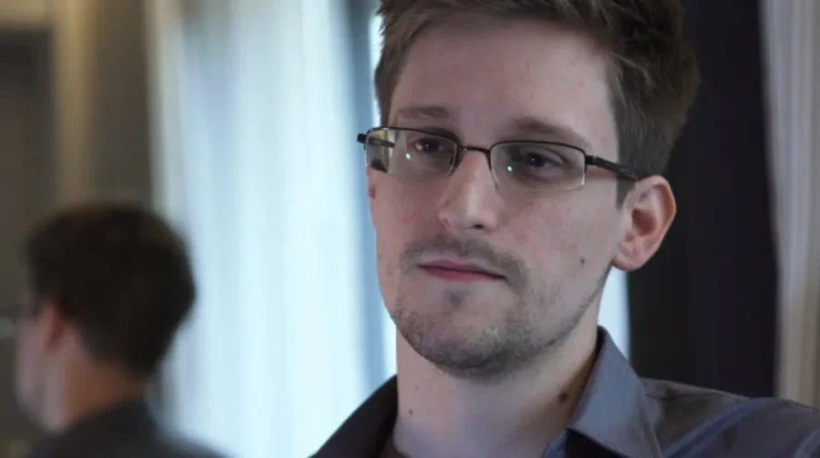 Edward Snowden Guardian 019 scaled 1